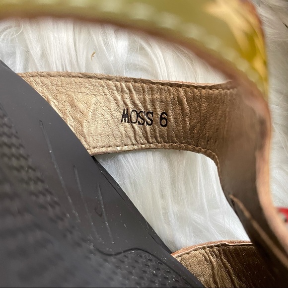 Elite by corkys closed toe sandals EU 36 US 6 green red flip flops slip on - Picture 5 of 6